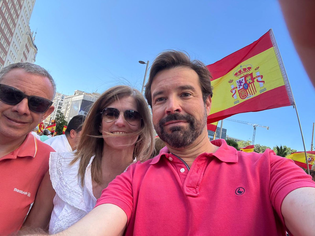 PPSotodlReal's tweet image. La Plaza de España de Madrid se ha convertido en el epicentro de la indignación ante un gobierno, el de Sánchez, corrupto y sin escrúpulos para mantenerse en el poder.
Los españoles decimos alto y claro que no queremos a la mafia sanchista, y sí la democracia. ¡Elecciones ya!