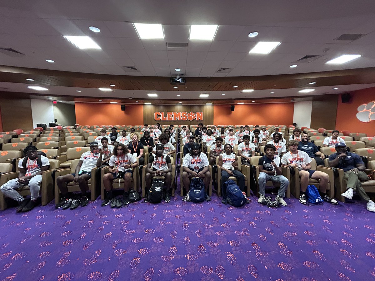 FootballSlhs's tweet image. After a wonderful week of hard work and dedication we on our way back from our
7 day college bus trip

June 1st to June 8th