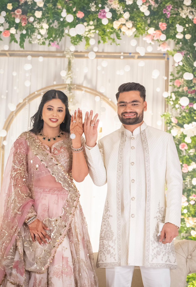 क्रिकेटर <a href="/rinkusingh235/">Rinku Singh</a> और मछलीशहर से सपा की सांसद <a href="/PriyaSarojMP/">Priya Saroj</a> जी को सगाई की हार्दिक बधाई एवं शुभकामनाएं। मेरी कामना है कि भगवान बुद्ध की दया और करुणा आप दोनों पर सदा बनी रहे और आप दोनों का वैवाहिक जीवन आनंदमय और सुख संपन्न हो। 💐💐