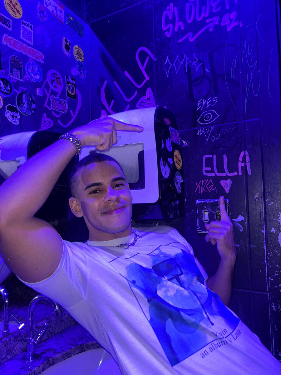 MayconBorgis's tweet image. ontem eu tava bem virgin