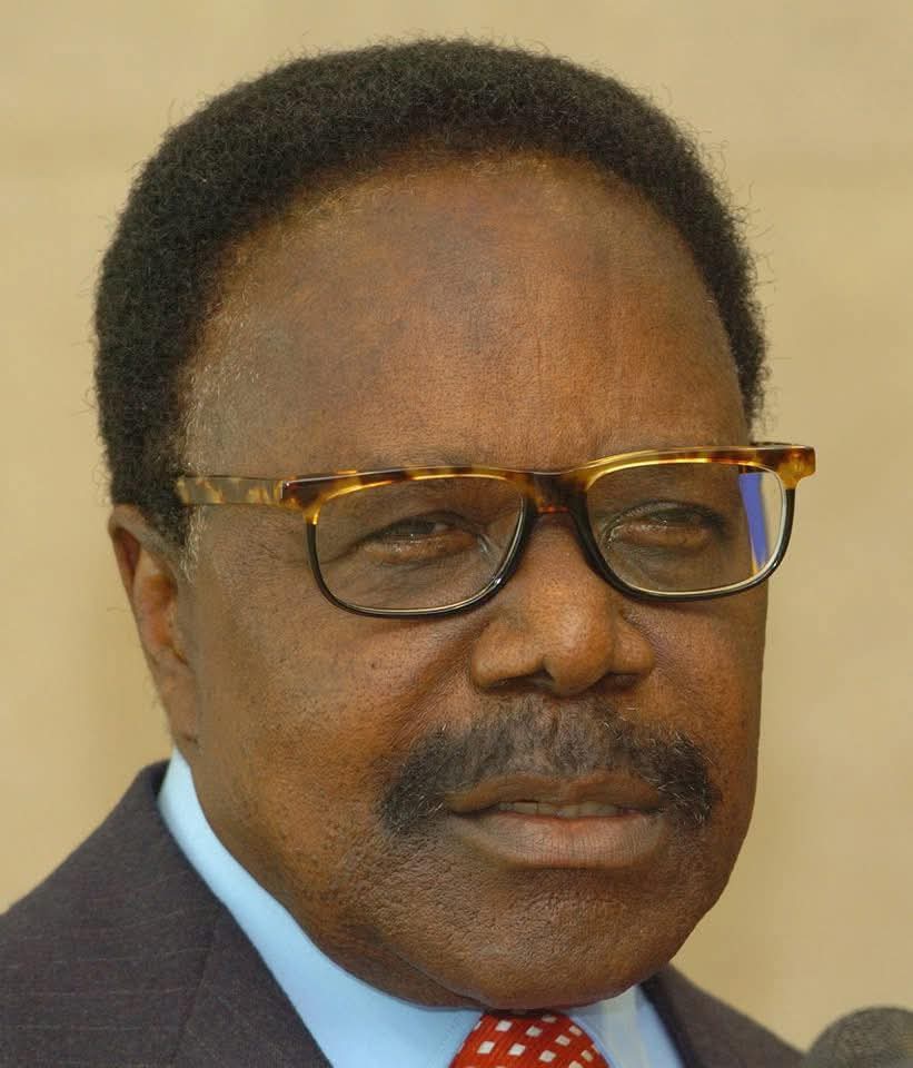 16 ans déjà que le Président Omar Bongo Ondimba  nous a quittés. Homme d’État, artisan de la paix et de l’unité nationale, son héritage continue de marquer notre histoire. En ce jour, nous saluons sa vision et son engagement indéfectible pour le Gabon🇬🇦.