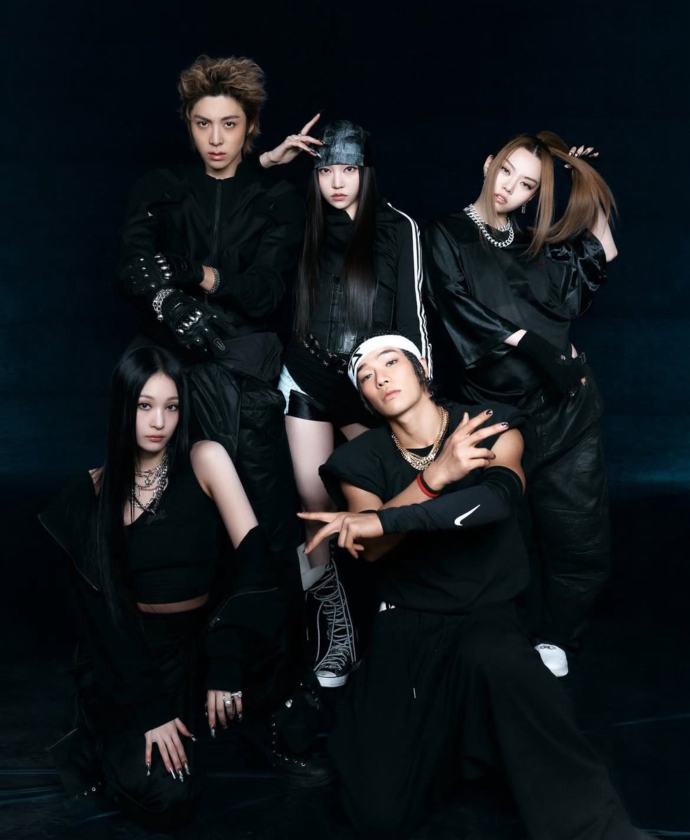 YOUNGSEO will debut in THE BLACK LABEL’s new co-ed group, ‘ALLDAY PROJECT’.