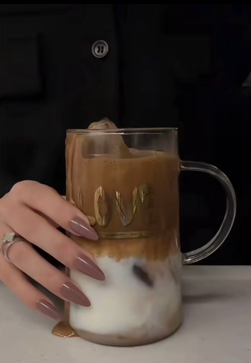 ♡

كُن كما أانت ..
وستجد من يشبهك

 فكل روح تنجذب لمن يشبههاا..
ولا تقارن حياتك بأاحدهم ...   
 فالشمس لا تشبه القمر
                              كلٌ يلمع في حينه .. 

#مساء_الود_والورد