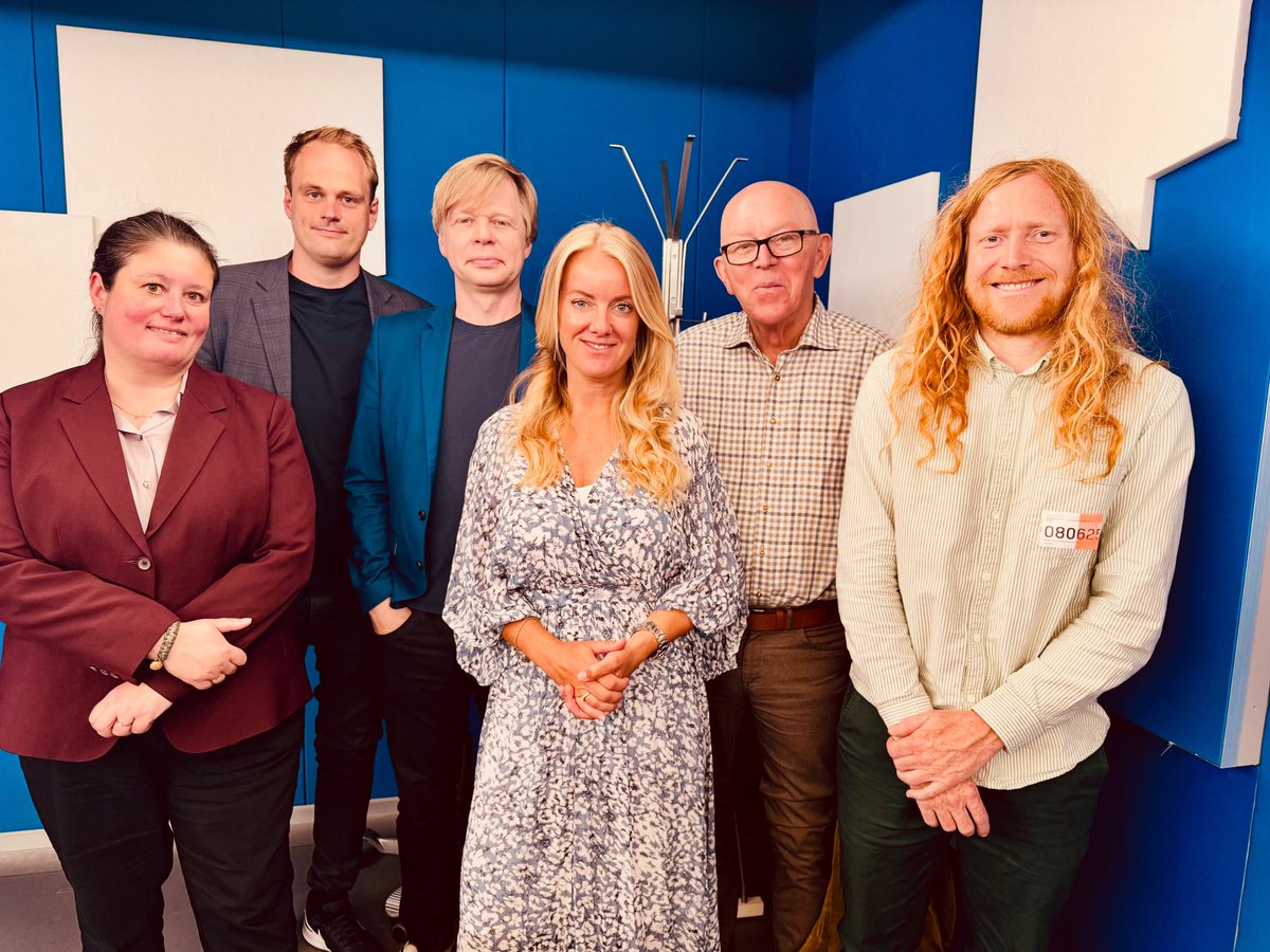 Hyggelig søndag på P1 hos <a href="/CKjersgaard/">Clement Behrendt Kjersgaard</a> - sammen med bl.a <a href="/PernilleVermund/">Pernille Vermund</a> og Villy Søvndal. Om Europa, oprustning - og den enorme forandring af #dkpol i disse år. 

Hør det her: 

podcasts.apple.com/dk/podcast/s%C…