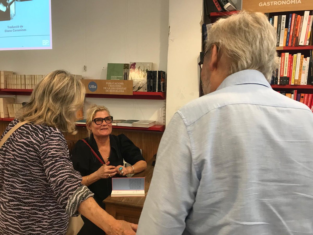 BonPortCat's tweet photo. Presentation of "Tove Ditlevsen var min mormor" (now in Catalan) at the bookstore @DocumentaBCN, with author Lise Munk Thygesen.
#ToveDitlevsen
Thank you for coming!
Photos by @greektowner https://t.co/fXLVwEDTvq
