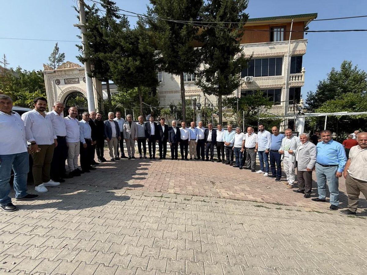 📍Kurtalan/Atabağ
İl Başkan Vekilimiz Sn.Abdulhekim Gider
Milletvekilimiz Sn. <a href="/mervangul56/">Mervan Gül</a> 
Gençlik Kolları Başkanı Sn. <a href="/mrtgul34/">Murat Gül</a> 
Merkez İlçe Başkanımız Sn. <a href="/hikmetekin56/">Hikmet Ekin</a> 
Ve teşkilat mensuplarımız ile birlikte Atabağ beldemizde bayramlaşma programına katılım sağladılar.