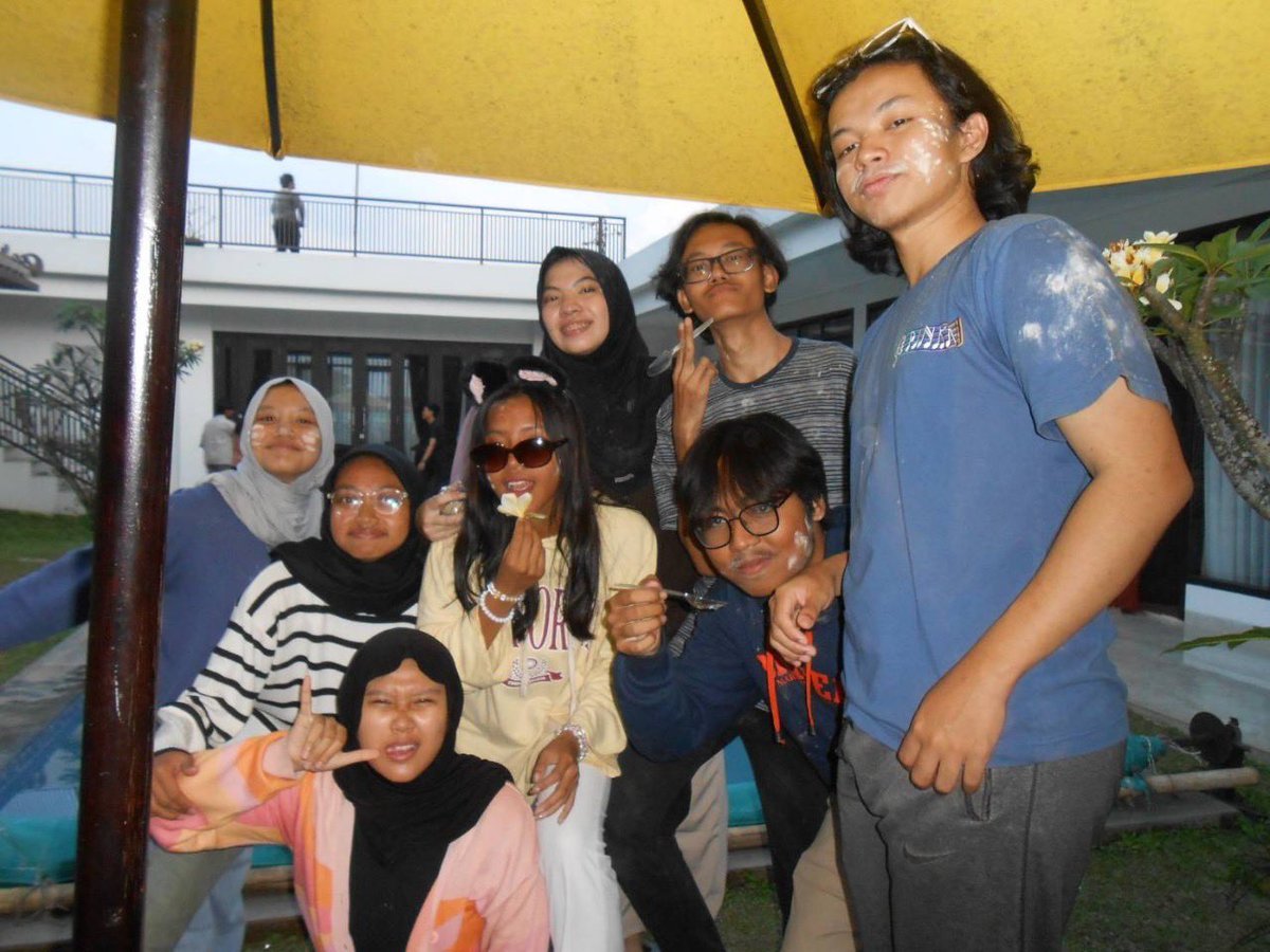 dedellyy's tweet photo. @DraftAnakITB kita disini chill tapi bonding bangett deh sering makan bareng, villa bareng, billiard bareng, sampe ngonser bareng🎷🤍
sering diminta tampil kesana kemari jugaa di event" ITB (jadi pemes nih)😎

#mbwgitb #bondingabis https://t.co/Nf6BUJyJKb