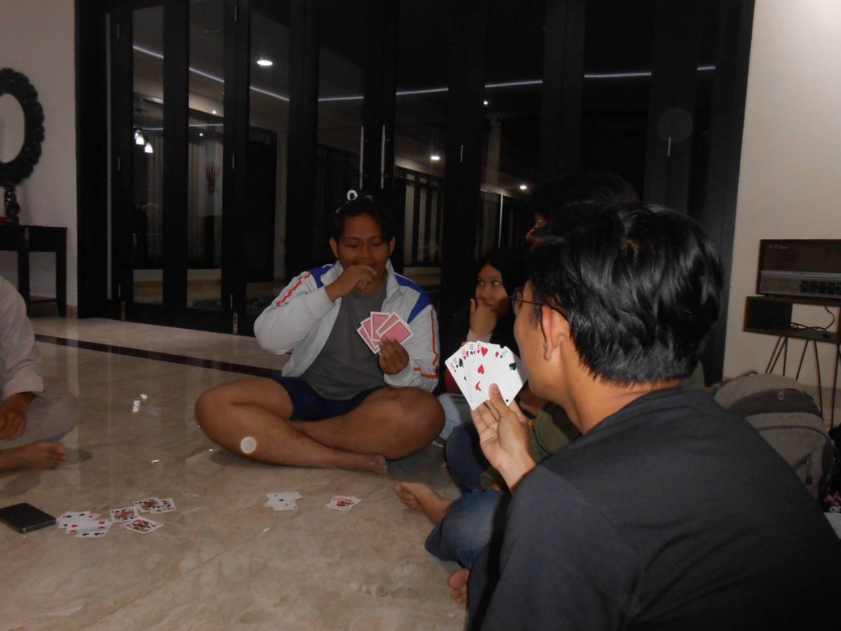 dedellyy's tweet photo. @DraftAnakITB kita disini chill tapi bonding bangett deh sering makan bareng, villa bareng, billiard bareng, sampe ngonser bareng🎷🤍
sering diminta tampil kesana kemari jugaa di event" ITB (jadi pemes nih)😎

#mbwgitb #bondingabis https://t.co/Nf6BUJyJKb