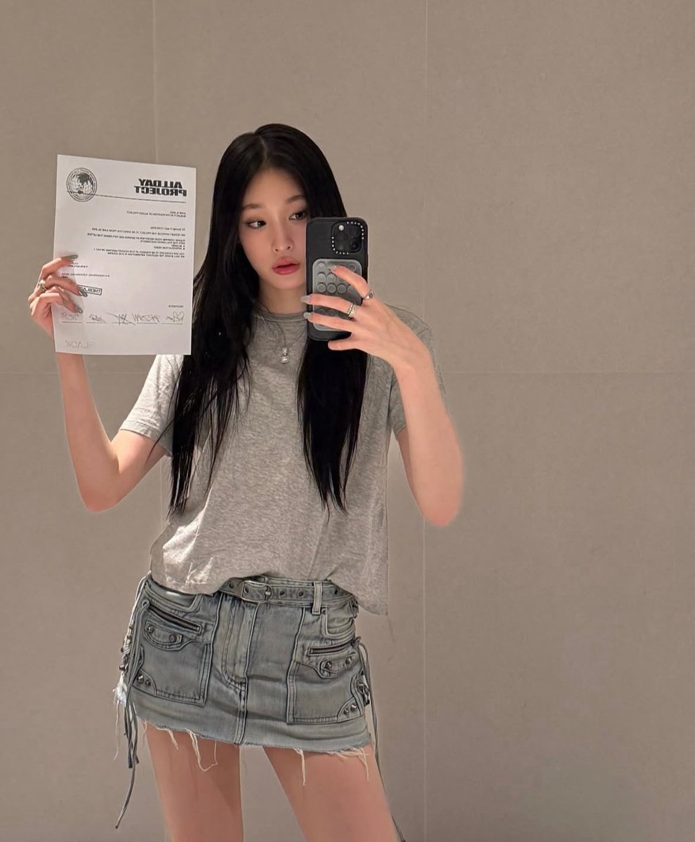bowenjens's tweet photo. do y’all realize how crazy it is to have samsung chairman granddaughter in a group?… WE WON SO HARD https://t.co/EkiH3PVOzw