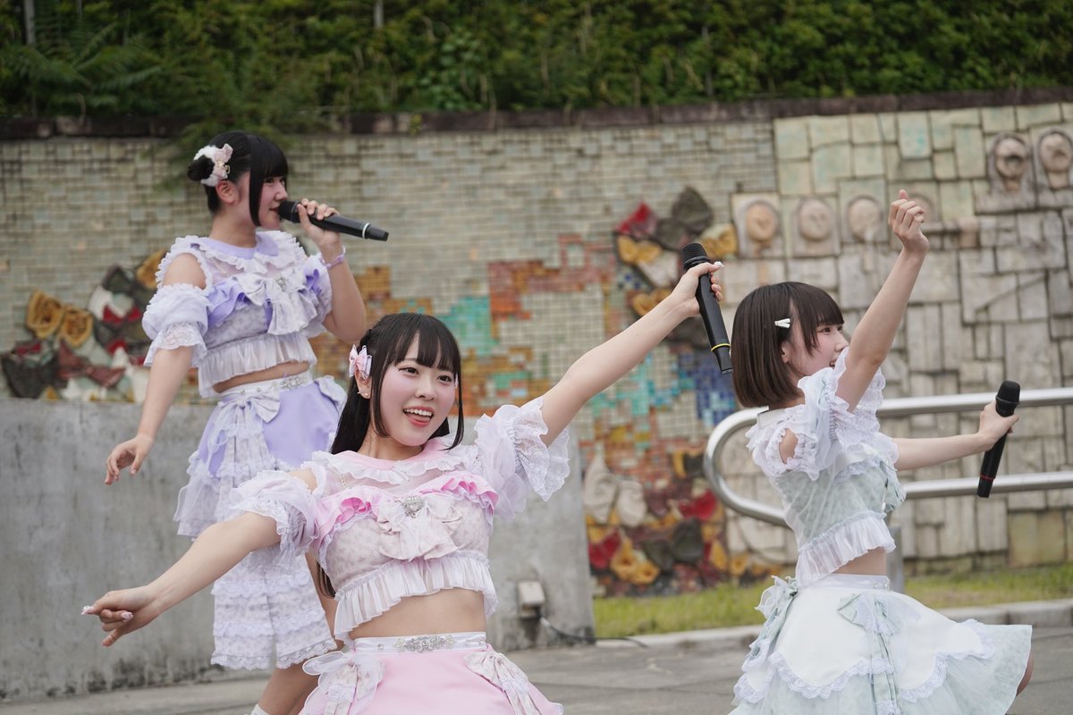 昨日今日と家の近所でイベントやってたんやけど肉食べたりアイドルさんみたりでめっちゃ楽しんだわ🤣