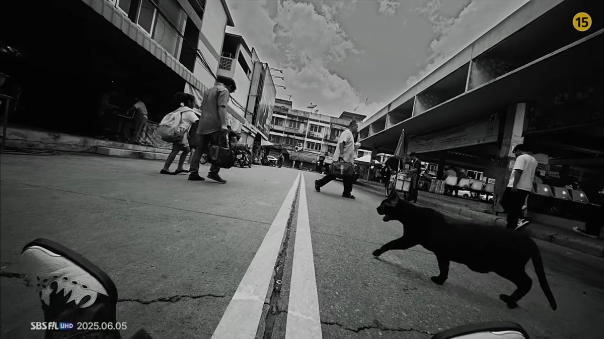 ใช่ค่ะ ทั้งสอง MV นี้ถ่ายทำที่ประเทศไทย 🇹🇭
 
               Haegeum                             Killin' It Girl