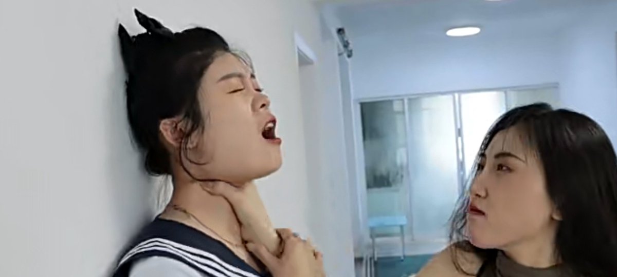 fly461225475645's tweet photo. 可以定拍女生单手掐女生脖子提起的工作室或者个人联系我！ https://t.co/E3dTKOjmyX