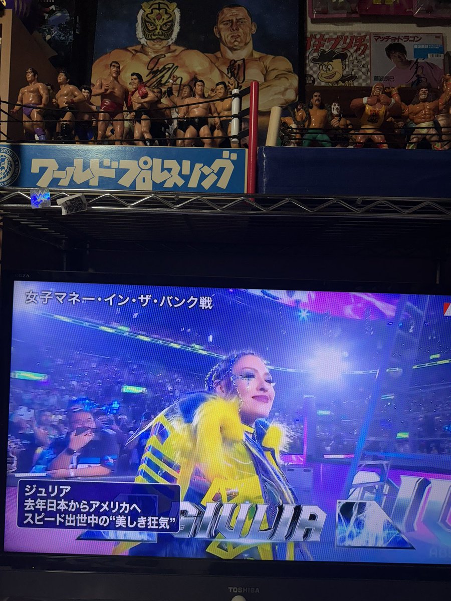 スピード昇格したジュリア選手をABEMAのスタッフさんからレッスルマニア土産でいただいた最高Tシャツを着て応援！！！

#WWE
#MITB
#アベマでWWE
#アベマでマネーインザバンク