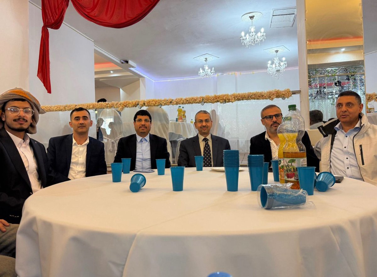 EmbassyYemen's tweet image. شارك السفير لؤي الارياني ابناء الجالية اليمنية في ولاية ساكسونيا السفلى الاحتفال الذي اقاموه بمدينة هانوفر بمناسبة عيد الاضحى المبارك، والقى بهذه المناسبة كلمة عبر فيها عن سعادته بحضوره للفعالية وأكد على ان كل يمني هو سفير لليمن في المانيا، معبرا عن اعتزازه بنجاحات وانجازات ابناء…