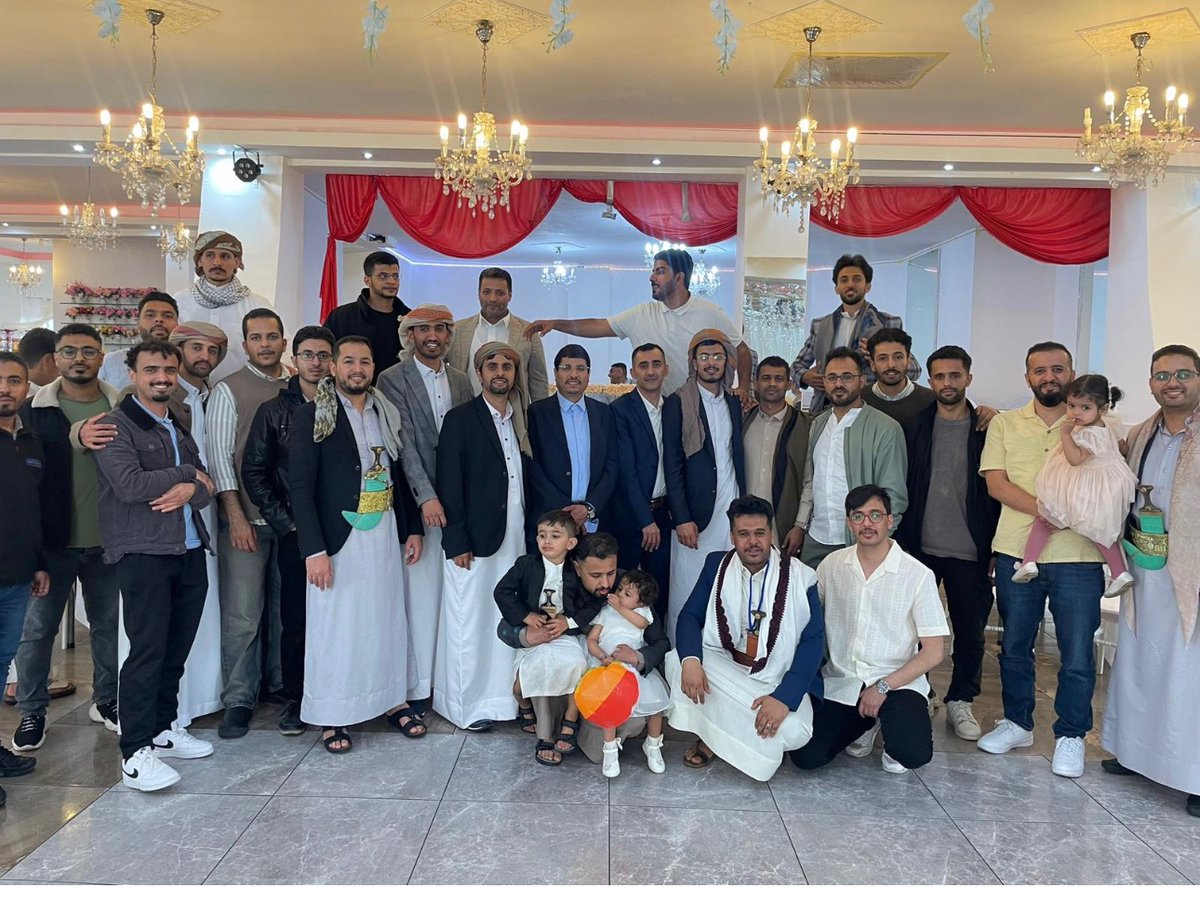 EmbassyYemen's tweet image. شارك السفير لؤي الارياني ابناء الجالية اليمنية في ولاية ساكسونيا السفلى الاحتفال الذي اقاموه بمدينة هانوفر بمناسبة عيد الاضحى المبارك، والقى بهذه المناسبة كلمة عبر فيها عن سعادته بحضوره للفعالية وأكد على ان كل يمني هو سفير لليمن في المانيا، معبرا عن اعتزازه بنجاحات وانجازات ابناء…
