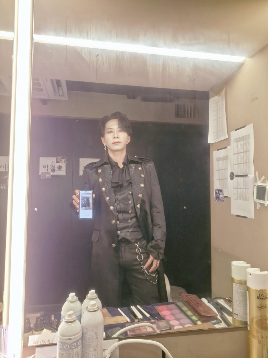 검은 옷을 입고
셔터를 눌렀어요
검은 옷
조아