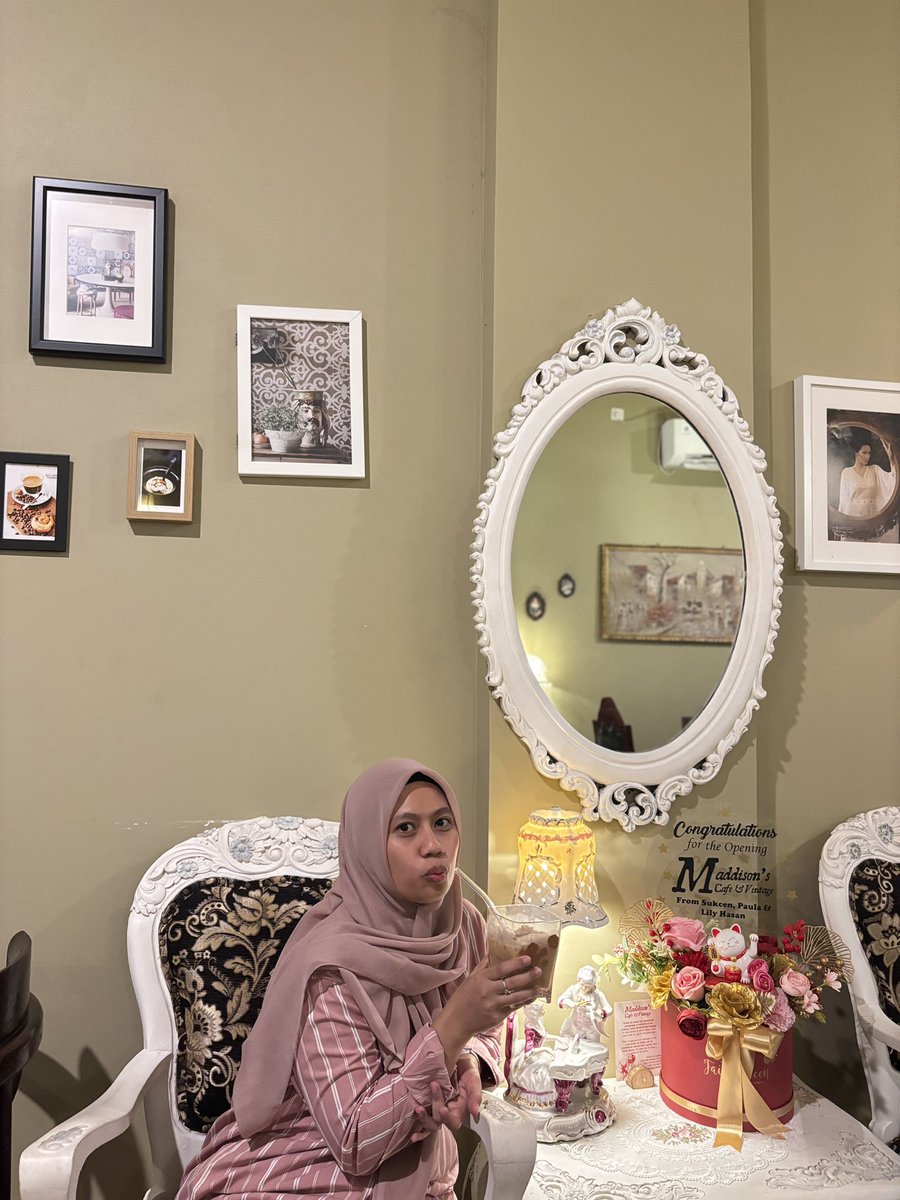 sitiaishahbtn's tweet photo. Pose, pose, and pose!🤭 https://t.co/NozFnCWxVC