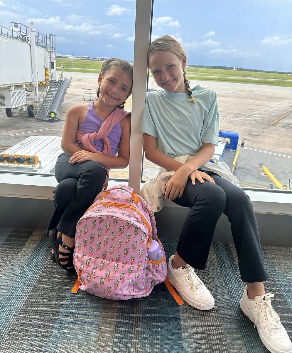Vacations are better with friends—we don't make the rules.👯‍♀️ 

📸: chef_shayna (instagram)