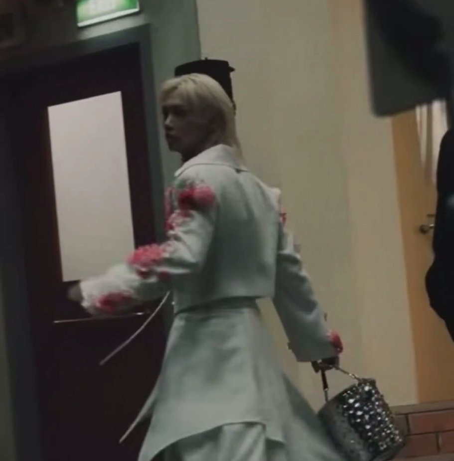 용복이 들고있는거 루이비통 가방인줄알고 무슨가방이 저렇게 양동이같지 했는데 그냥 양동이란다