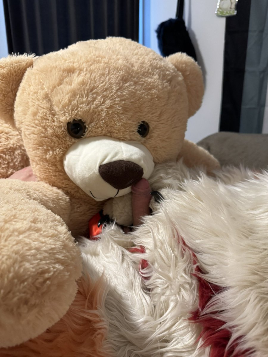 That bear’s so hungry so i gave him a bone 🧸🦴
🦊:<a href="/MuzoFox/">Muzo Fox</a>
🎥:<a href="/SkywayWolf/">Skyway</a>

#furry #furries #fursuit #fursuiter #murrsuit #murrsuiter #fox #fennecfox #foxtoy #cute #paws #butt #plush #plushies #furryfandom #furrycommunity #fapfap #masturbate #furryporn #cock #naughty