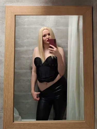 I just received a contribution towards Holiday from via Throne. Go fund it fully: throne.com/madamemadomme #Wishlist #Throne