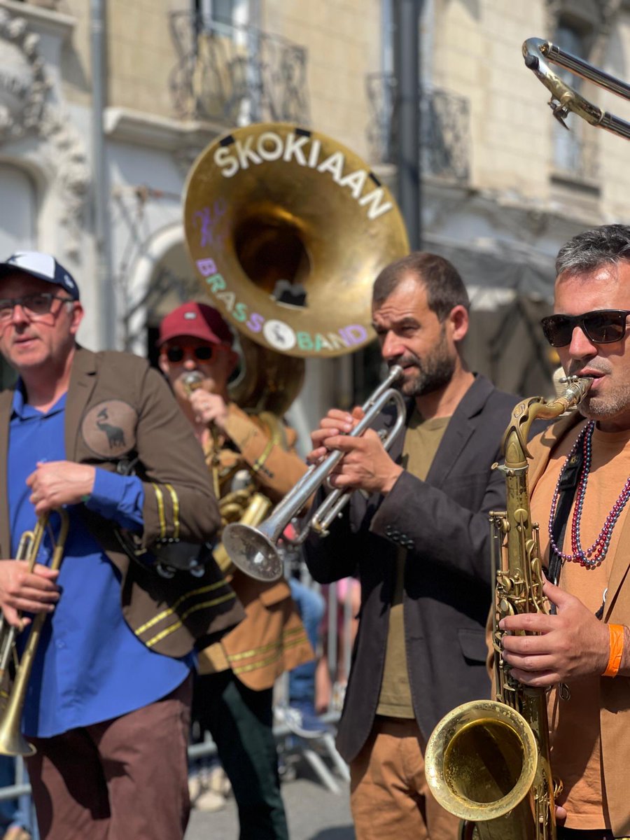 Chatel_Guyon's tweet photo. #JazzAuxSources2025 

Encore une seconde parade magnifique pour ce dimanche au festival #jazzauxsources de Châtel-Guyon 😍 une ambiance de fête, du swing et des sourires... 🥳🥳

BRAVO à tous les danseurs, musiciens, festivaliers, et aux bénévoles de l'association 👏👏👏 https://t.co/0zgabw4frd
