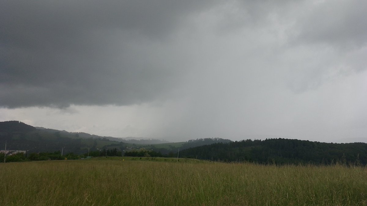 MeteoSynop's tweet image. Po popołudniowej burzy czuć już chłodne powietrze.

Nowa Ruda, 18:00
☁️⩾7/8 - Cu, Sc (5/8), Cs (Cʟ = 8, Cᴍ = 0, Cʜ = 8)
temperatura: 14,8°C
temperatura punktu rosy: 9,4°C
wiatr 230°↗️o prędkości 5 m/s, porywy 11 m/s
widzialność: 35 km
ciśnienie względne: 1012,2 hPa(+0,1 hPa/3h)