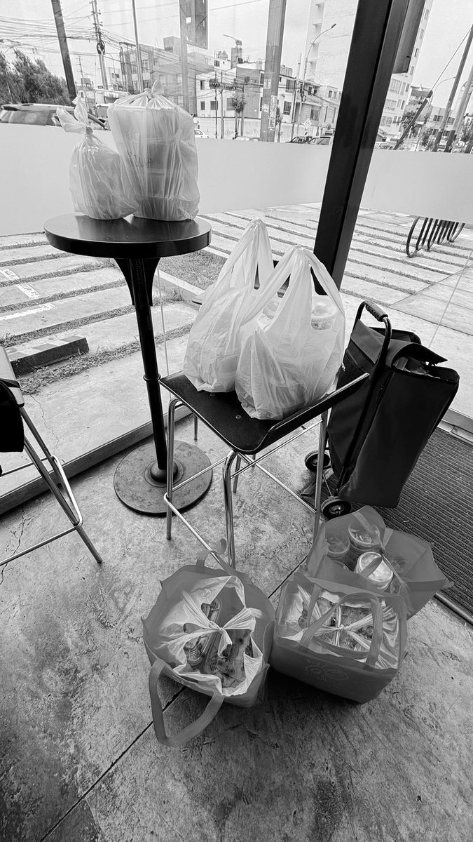 Imagínense repartir 50 polladas con sus ensaladas siendo yo sola la que los reparte yendo de una zona a otra… me dolerá tanto el cuerpo como mi billetera