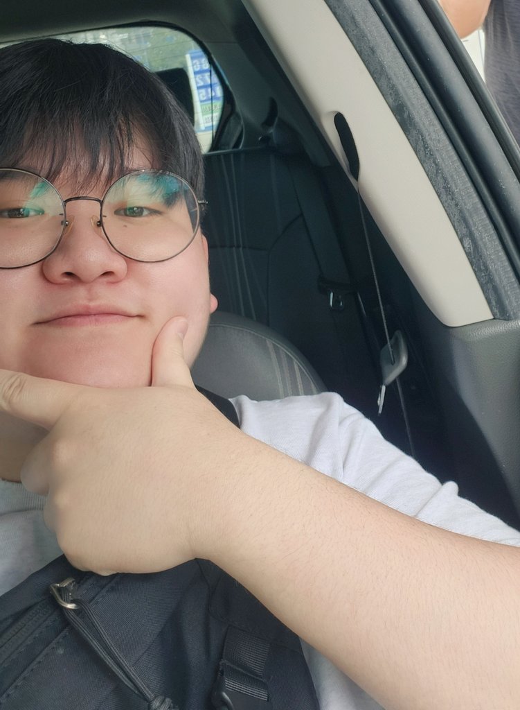 #트친소
트친소 근황겸 글싸기

☆01년생
☆🐻 이랑 따끈한 연애중
☆🔫최근 배그에 빠져사는중
☆섹계는 죄송합니다
☆친해져요옹 잘부탁합니다