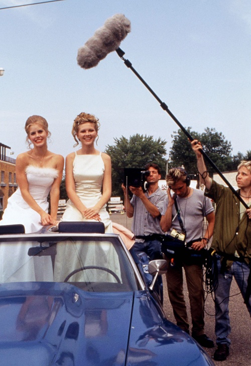 kirsten dunst and amy adams on the set of drop dead gorgeous (1999)