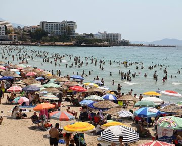 Kuşadası Yazın Güzelliğini Yaşıyor