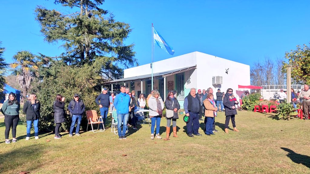 MuniChivilcoy's tweet photo. #AHORA Damos inicio al acto por el 114° aniversario de Indacochea, encabezado por el intendente @BritosGuillermo, acompañado por un gran marco de público 🇦🇷🧉🐎 https://t.co/U72kcCXpEJ