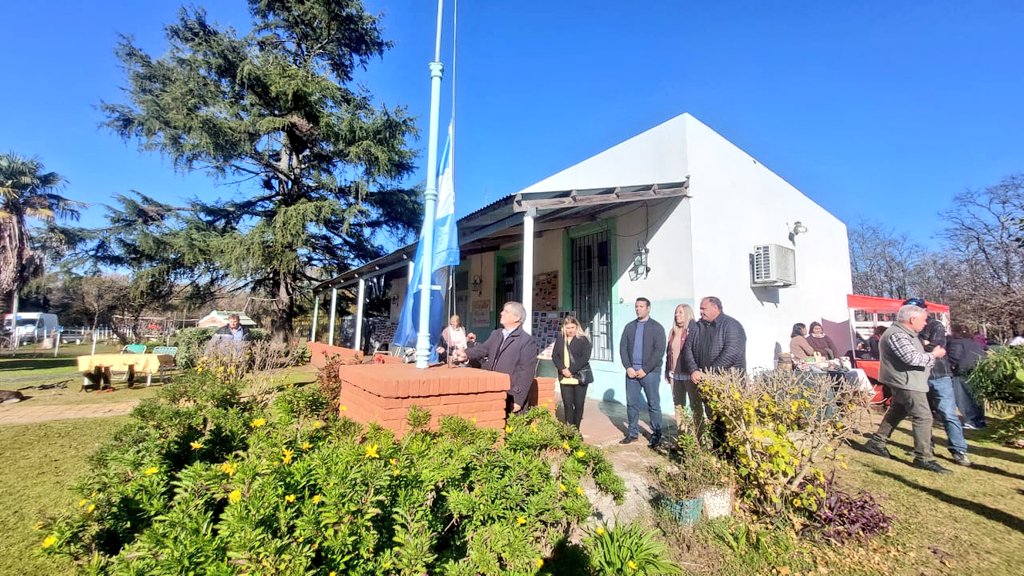 MuniChivilcoy's tweet photo. #AHORA Damos inicio al acto por el 114° aniversario de Indacochea, encabezado por el intendente @BritosGuillermo, acompañado por un gran marco de público 🇦🇷🧉🐎 https://t.co/U72kcCXpEJ