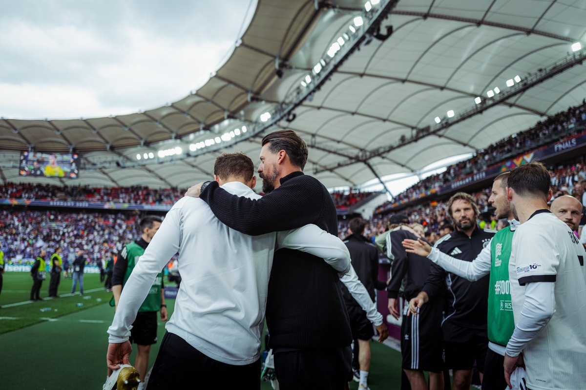 DFB_Team's tweet image. Danke für ALLES, Sandro! 🖤❤️💛
#dfbteam 📸 DFB/Philipp Reinhard