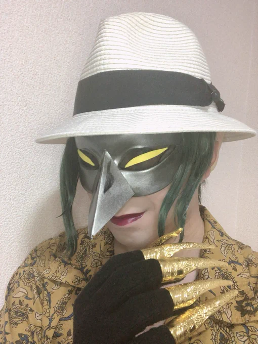 メメメ終わって出入口付近でうろついてたら見知らぬ外人さんが「その服!柄とてもスバラシイデス!」って声かけてくれた コス衣装のお下がり私服にしてるとは言えず「ありがと～う!」って元気に答えといた( ˘ω˘ ) メメメの方々ツイステコスやったからちょっと縁のある服でしたね