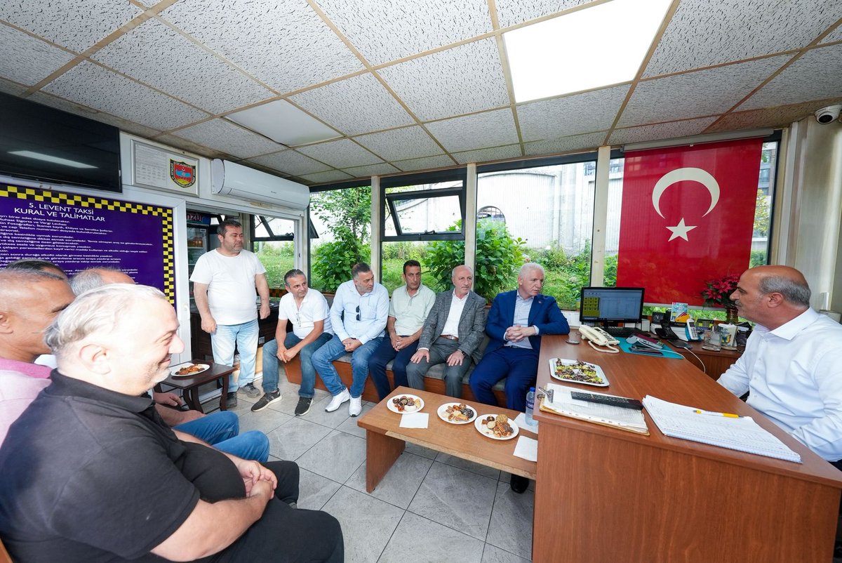 TC_istanbul's tweet image. Valimiz Davut Gül, Kurban Bayramı’nın 3. gününde 5. Levent Taksi Durağı’nı ziyaret ederek taksici esnafımızla bayramlaştı.🍬💐

@gul_davut
#KurbanBayramı 

📍Eyüpsultan