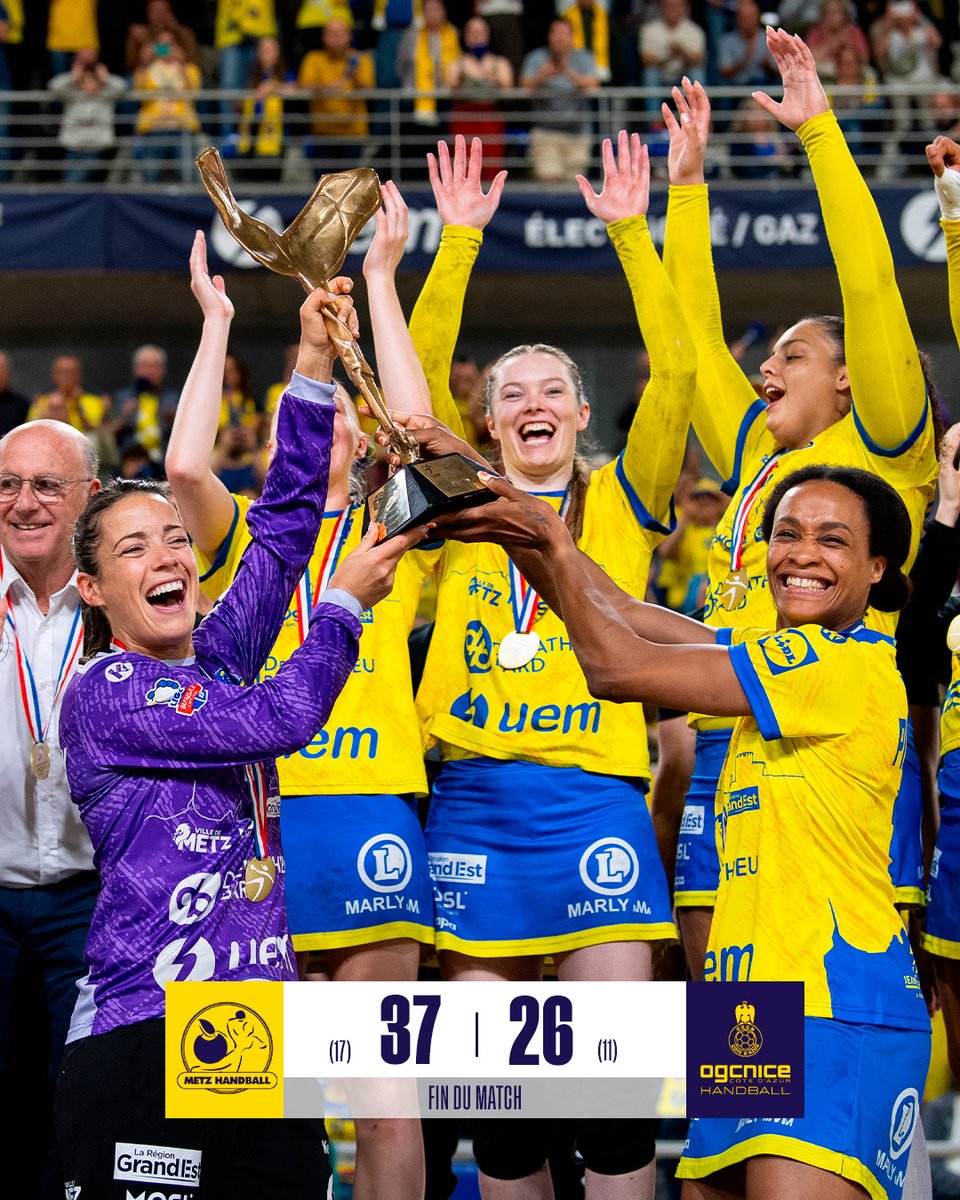 Metz Handball (@metzhandball) on Twitter photo 𝗙𝗜𝗡 𝗗𝗨 𝗠𝗔𝗧𝗖𝗛 I 37 - 26
Metz Handball est — et restera — invaincu cette saison en <a href="/LFH_Officiel/">LFH_Officiel</a>. 26 matchs, 26 victoires. 🔒
Les Dragonnes sont Championnes de France pour la 2️⃣7️⃣ème fois. Le 4️⃣ème titre consécutif !
#LFH 𝗙𝗜𝗡 𝗗𝗨 𝗠𝗔𝗧𝗖𝗛 I 37 - 26
Metz Handball est — et restera — invaincu cette saison en <a href="/LFH_Officiel/">LFH_Officiel</a>. 26 matchs, 26 victoires. 🔒
Les Dragonnes sont Championnes de France pour la 2️⃣7️⃣ème fois. Le 4️⃣ème titre consécutif !
#LFH