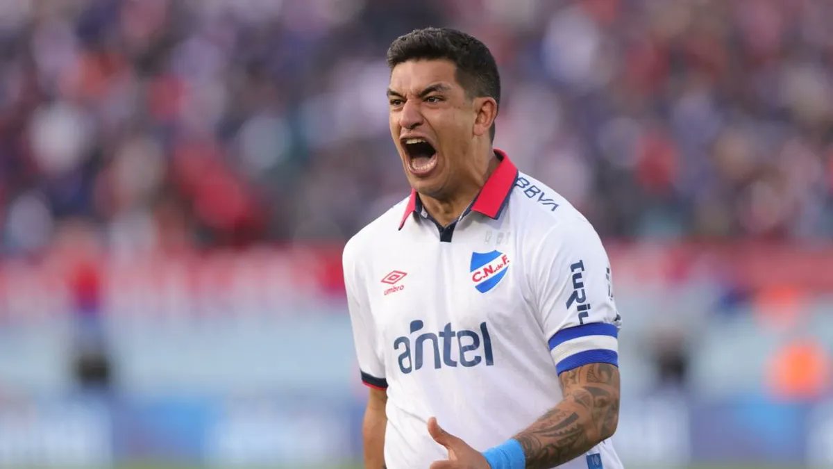 Diego Polenta Refuerza a Wanderers de Durazno para la Copa de OFI.
El defensor, recientemente retirado del fútbol profesional, se suma al equipo del interior para disputar la segunda fase del torneo.