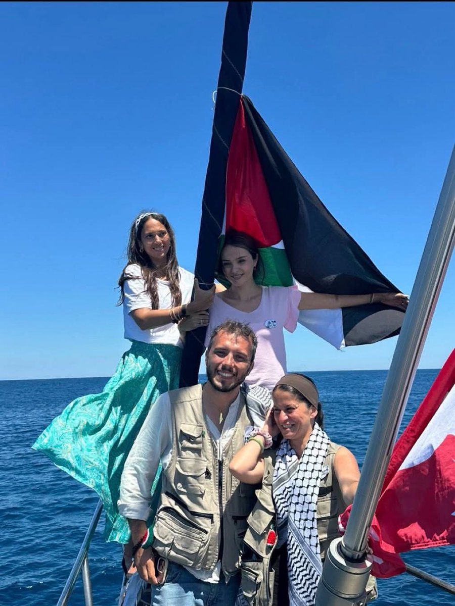 eksio92337's tweet photo. Bir avuç vicdanlı insanın olduğu
Madleen gemisi sahipsiz bırakılmasın.
#TürkiyeMadleenİçinAyakta #Madleen #WeAreMadleen https://t.co/n1QV1k8hdi
