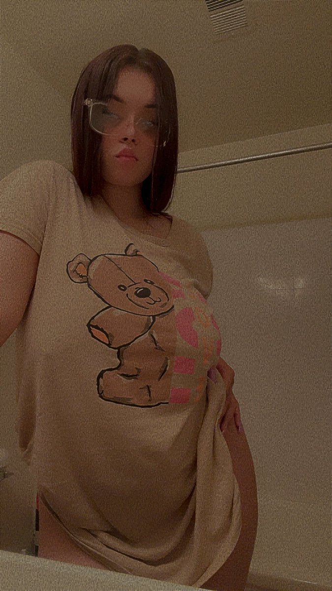bbyluvv21's tweet photo. Check out my OF for uncensored content and wild nude shoots 💋 You won’t be disappointed 😋🥵

https://t.co/ZdHOJJPoFd https://t.co/d3sLTVkaOS