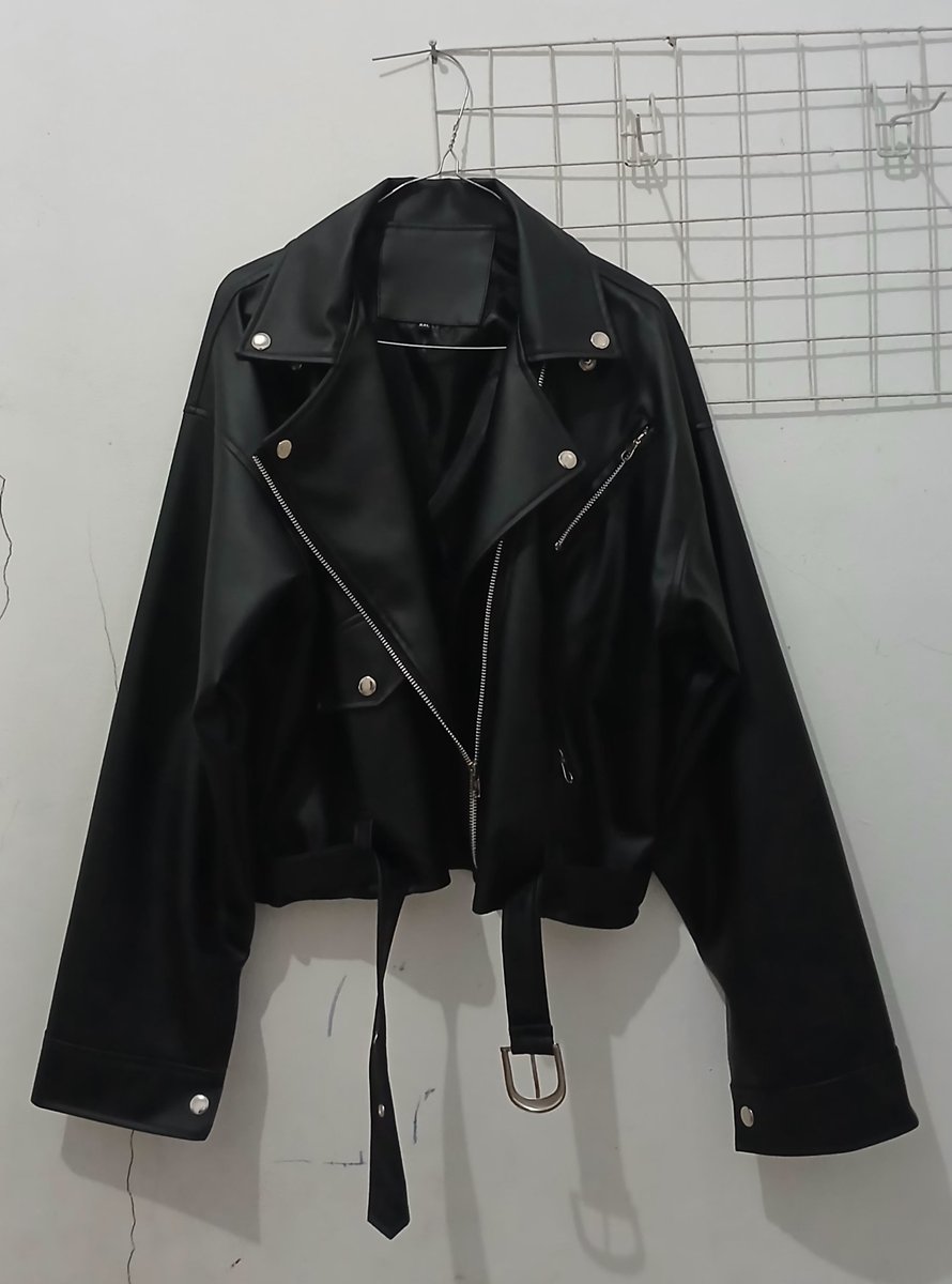 WTS preloved jacket leather/kulit
💸 120k avail nego

🐢 size xxl
🐢 pemakaian satu kali buat foto buta
🐢 no defects
🐢 condi dm aja
🐢 pengiriman dari bogor
🐢 bisa cod dom bogor

#zonauang #leather #jacket #zonajajan
