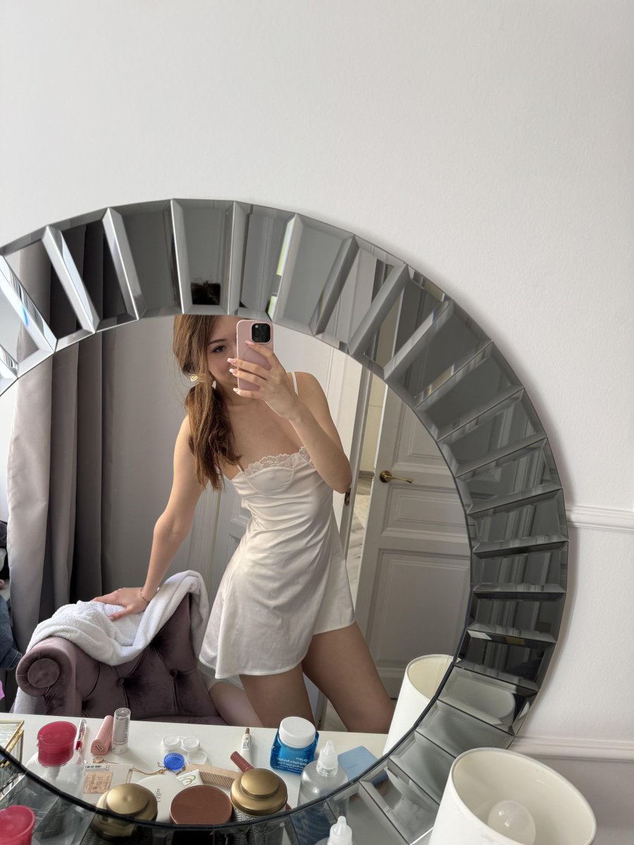 Home is where I forget to wear pants 🌿