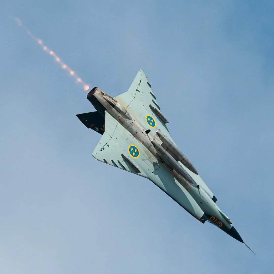 Saab Draken Swedish fighter aircraft developed and manufactured by Saab between 1950s and 1970s. iconic Cold War-era European jet fighter notable for distinctive double-delta wing design.
Primary Users: Swedish Air Force, Austrian Air Force, Finnish Air Force, Danish Air Force