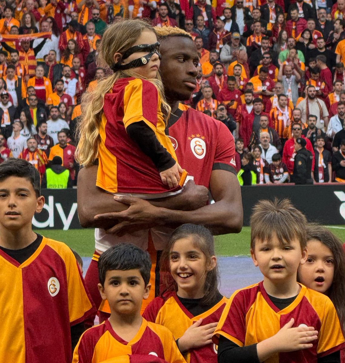 Büyük Galatasaray taraftarını yoruma #StayWithUsOsimhen etiketini yazarak destek olmaya davet ediyorum.

<a href="/victorosimhen9/">Victor Osimhen</a>