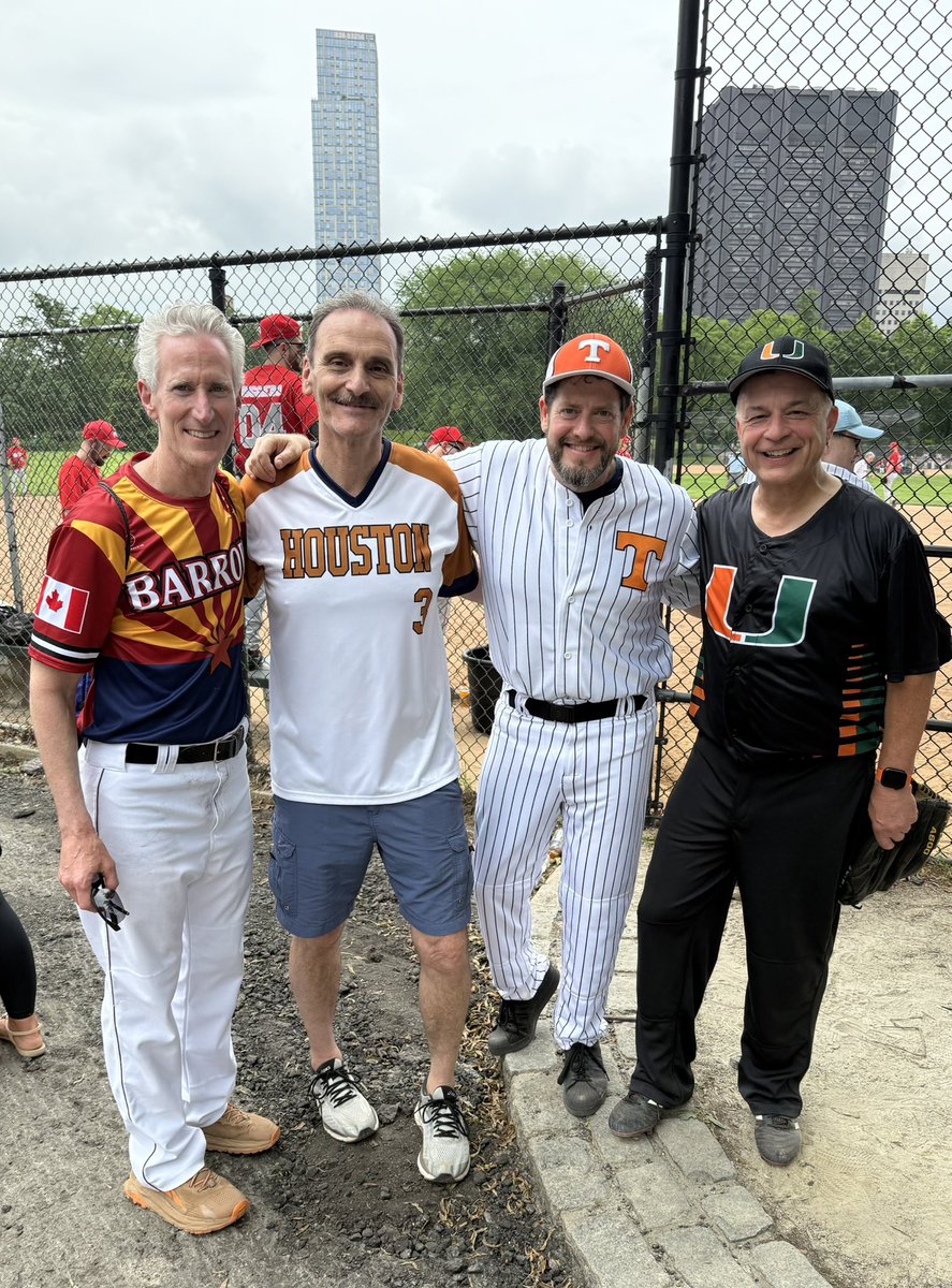 AllanLeviMD's tweet image. Another amazing @NREFORG sponsored #NYC softball 🥎charity event (54 teams)- first time in 20 years foreshortened by the weather 🌧️ - was the only way the 🙌 @umneurosurgery team could be stopped- proud of everyone!
#nreforg
#NeuroSoftballTourney