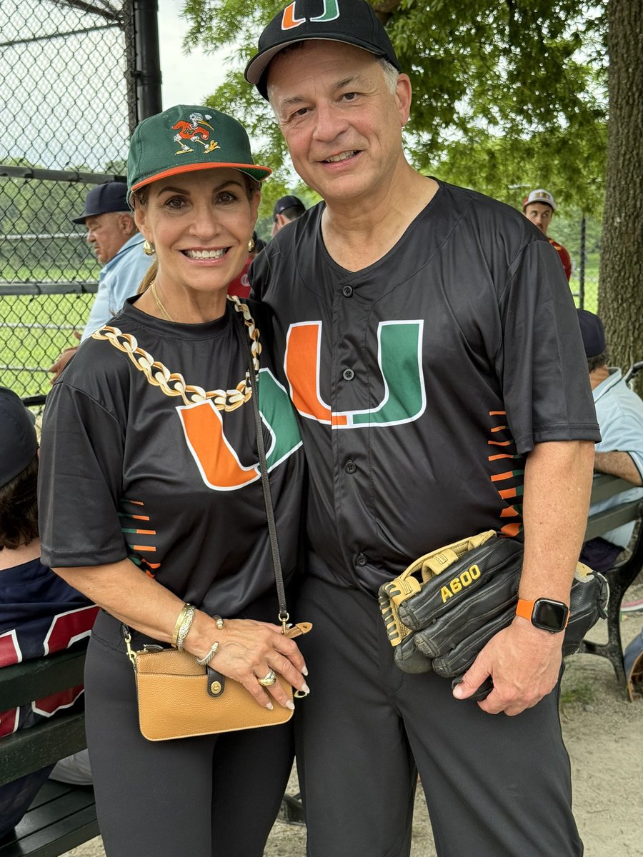 AllanLeviMD's tweet image. Another amazing @NREFORG sponsored #NYC softball 🥎charity event (54 teams)- first time in 20 years foreshortened by the weather 🌧️ - was the only way the 🙌 @umneurosurgery team could be stopped- proud of everyone!
#nreforg
#NeuroSoftballTourney