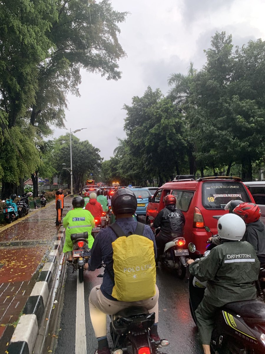 cl_eodash's tweet image. Assalamualaikum hujan 😊😊😊