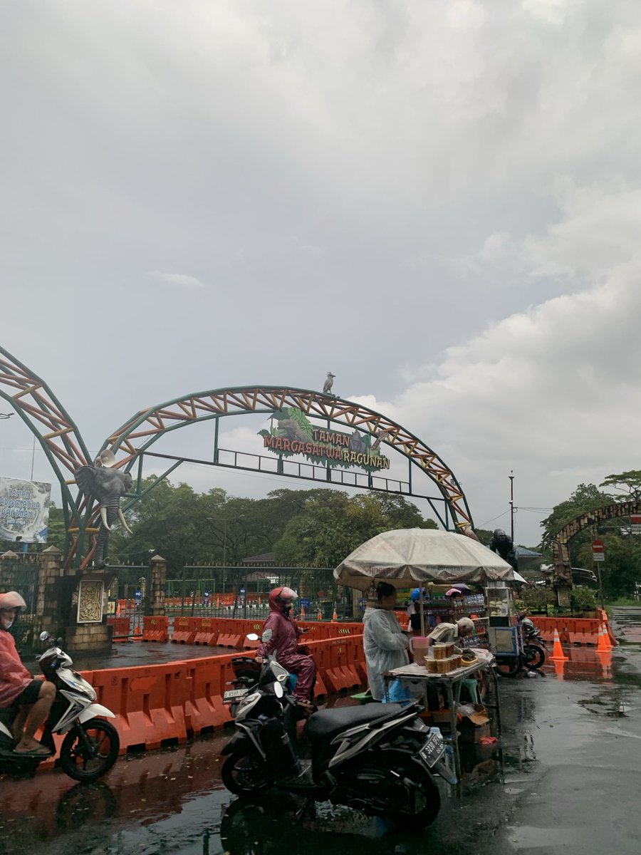 cl_eodash's tweet image. Assalamualaikum hujan 😊😊😊