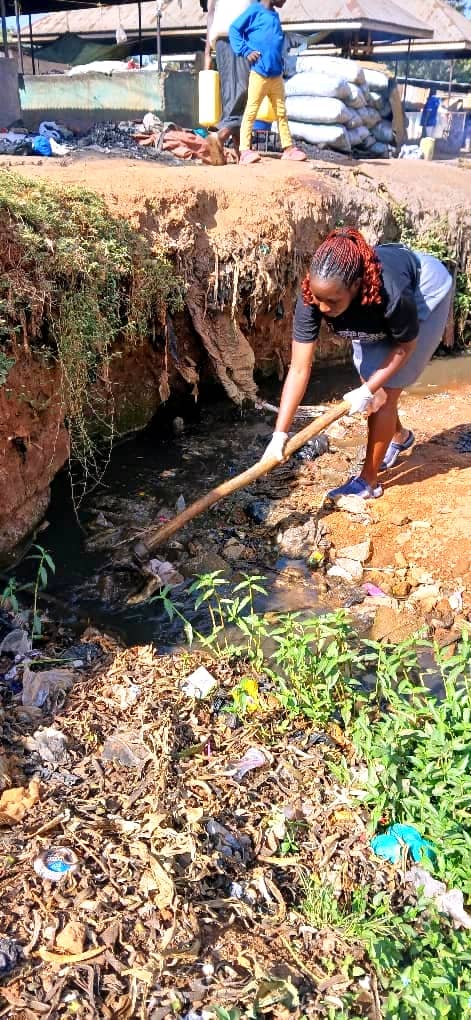 Arch_Twik's tweet photo. #water and #air are the most essential fluids on which all life depends , but its heartbreaking humans are treating water bodies as dustbins for #plastics  its time for #climatejusticenow
#CACclubs
#stopecocide
@careboutclimate 
@Fridays4FutureU https://t.co/n1XrtLGYKD