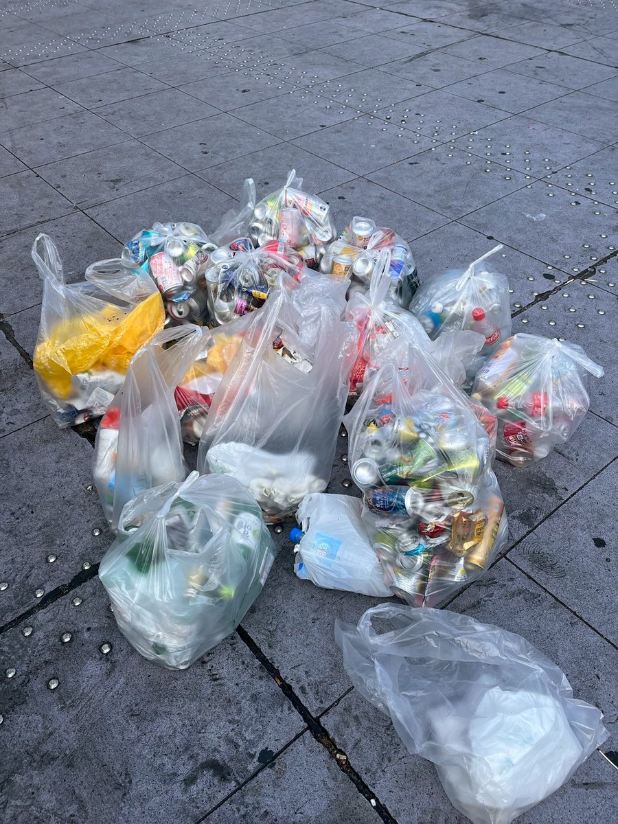 【清掃報告】
 6/2〜6/7のゴミの数の累計は以下の通りです。
吸い殻　618本
缶　425本
ビン　36本
ペット　79本

週末にはビンと缶が大量に捨てられていたようです😭
路上にガラスの容器を放置する行為は特に危険です😔ゴミは必ず持ち帰りましょう！

#早稲田大学　#ボランティア